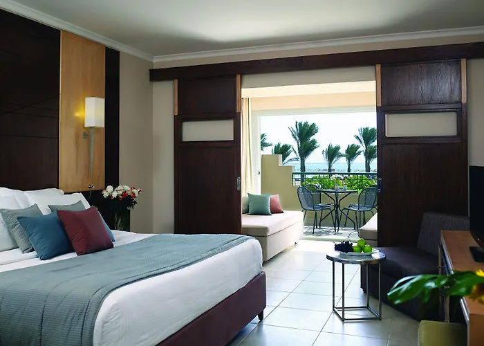 Coral Sea Waterworld Sheikh 5*